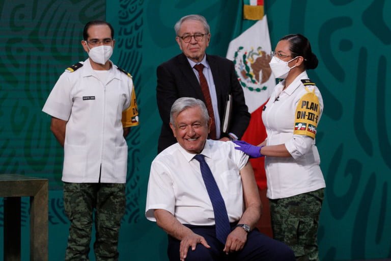 ¿Independencia en vacunas?: México y Argentina presentan la AstraZeneca criolla