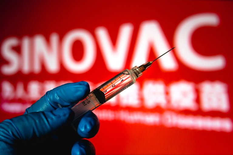 Francia prohibe el ingreso de viajeros inoculados con vacunas chinas