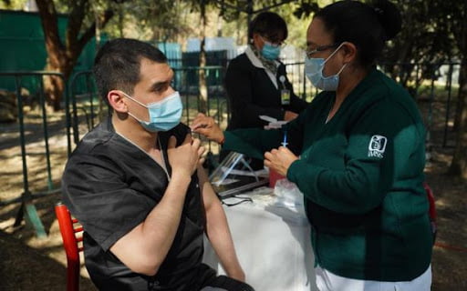 Vacunación de adultos de 50 a 59 años inicia la próxima semana; prerregistro se abre 28 de abril