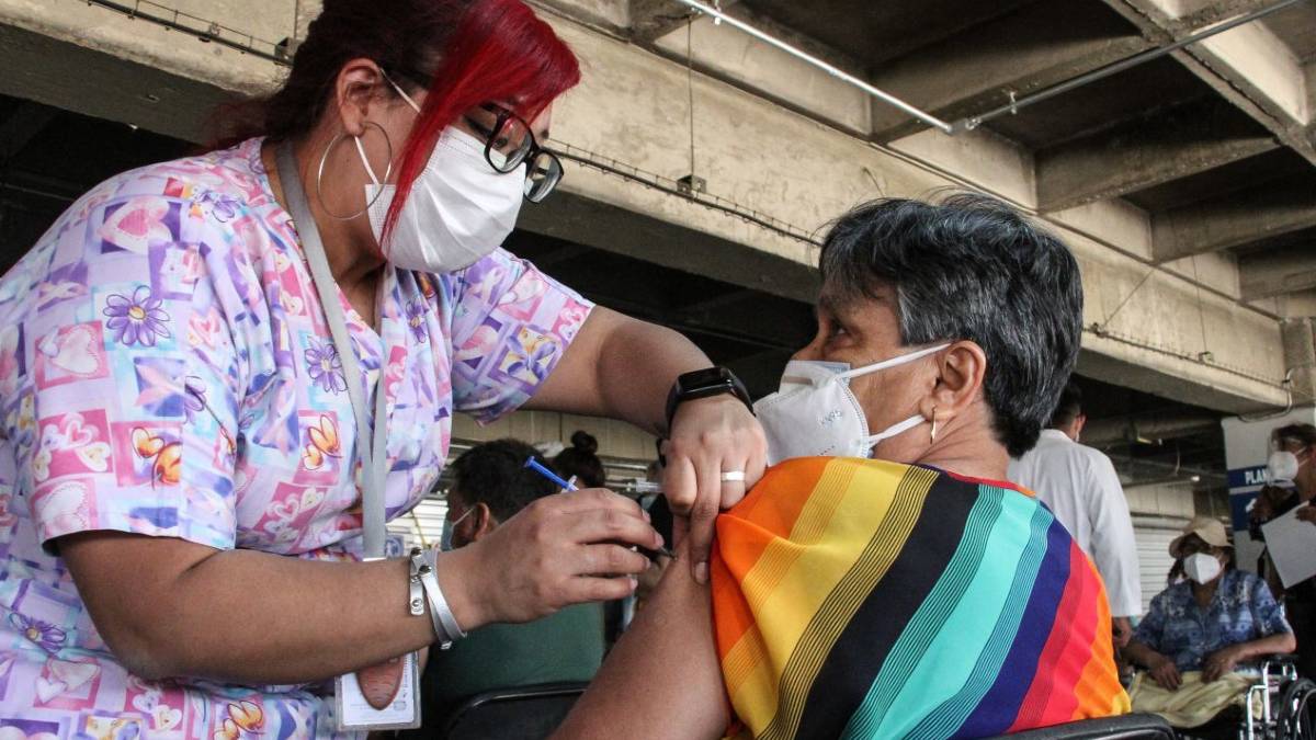 Alcaldía Venustiano Carranza sigue en aplicación de vacuna contra COVID