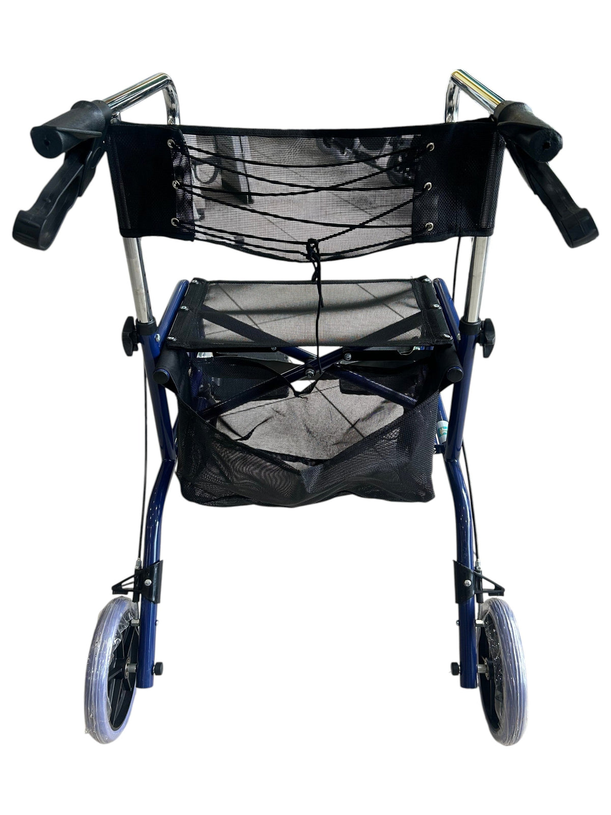 Andadera Rollator de acero BIENSTAR con descansapiés, soporte para peso hasta 90 kg, diseño robusto y cómodo.