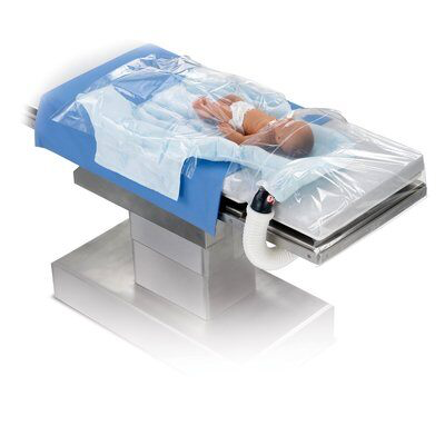 Manta pediátrica Bair Hugger™ modelo 555 de 84x91cm para calentamiento de pacientes en quirófano, paquete con 10 unidades.