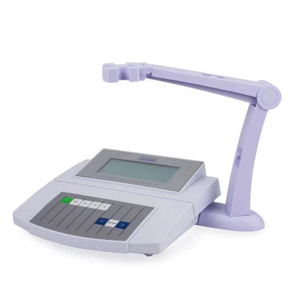 Medidor de pH y mV de mesa Beracah Medica modelo SM-25CW en laboratorio, con pantalla y controles visibles