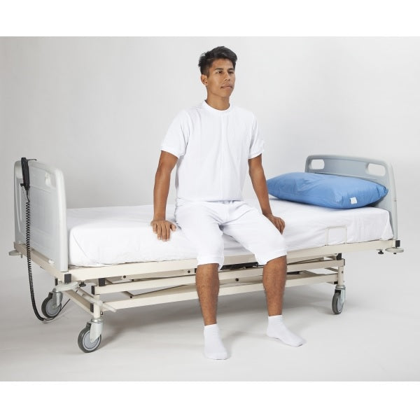 Pijama de incontinencia de manga corta de la marca Beracah Medica, talla L, ropa para el cuidado del paciente, color azul claro.