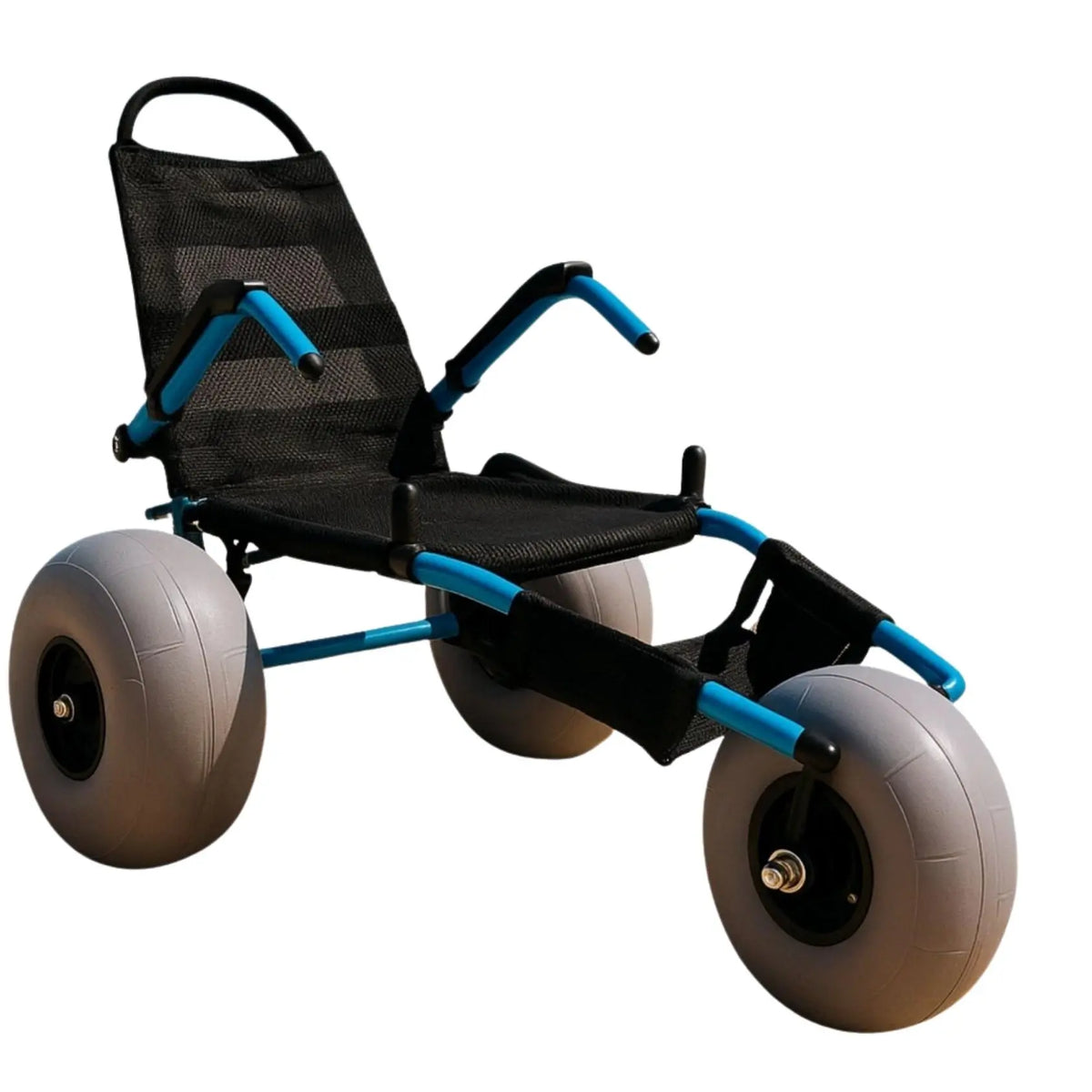 Silla de playa híbrida de Equipos Anfibios Beracah Médica, con estructura resistente y asiento cómodo en color azul y gris.