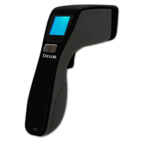 Termómetro infrarrojo tipo pistola digital Beracah Medica mostrando pantalla y botón de medición en fondo blanco