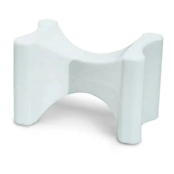 Reposacabezas de plástico de Beracah Medica, equipo para medicina forense, con superficie lisa y diseño ergonómico.