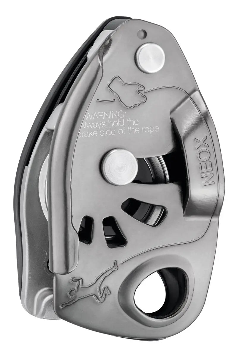 Asegurador con bloqueo asistido Beracah Medica modelo Neox en color gris, mostrando su mecanismo y diseño ergonómico.