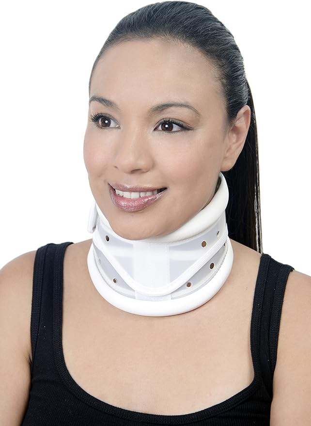 Collarín cervical firme ajustable tipo Thomas de la marca Beracah Medica, diseñado para soporte ortopédico en traumatología.