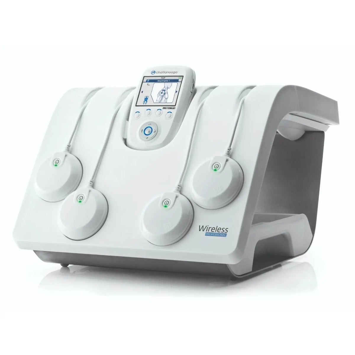Electroestimulador inalámbrico de cuatro canales Beracah Medica, con pantallas y cables conectados para terapia muscular.