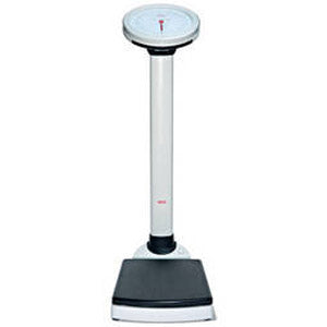 Báscula mecánica de columna MSI con estadímetro dial de Beracah Médica, muestra la estructura y medición de altura y peso.