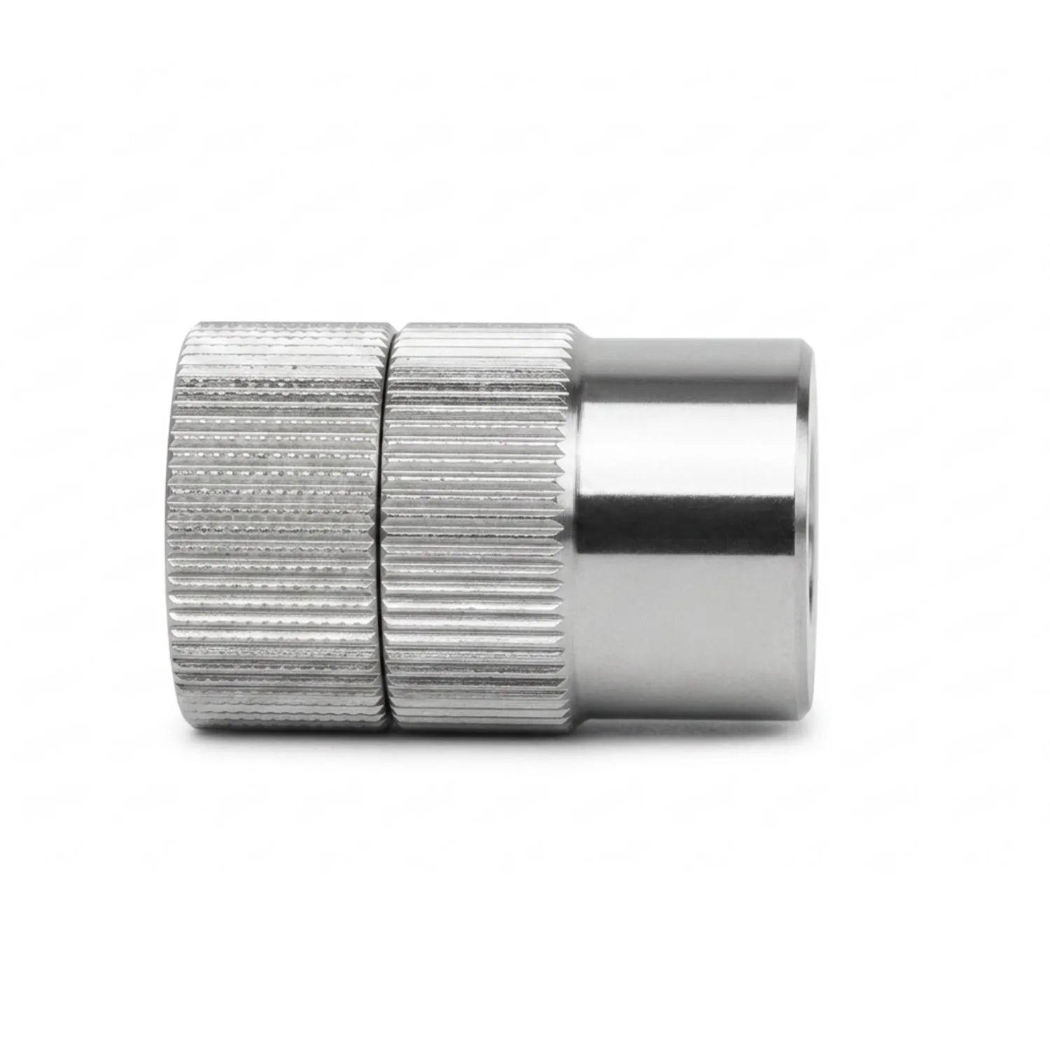 Conector de fibra para histeroscopia de Beracah Medica, lado lente, utilizado en procedimientos ginecológicos con fibra óptica.