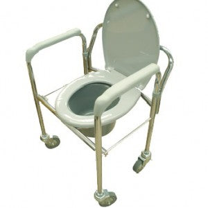 Silla cómoda de lujo con ruedas de la marca Beracah Medica, asiento acolchado y base con ruedas para movilidad fácil.