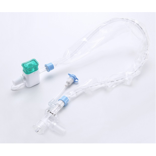 Sistema de succión cerrado Beracah Médica para tubo endotraqueal de 14 Fr y 54 cm, con accesorios visibles en la imagen.