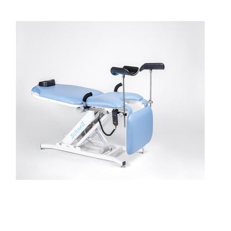 Mesa de exploración eléctrica universal de 2 motores Beracah Médica, con superficie acolchada y controles laterales.