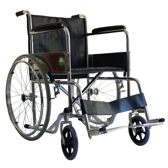 Silla de ruedas estándar de 18 pulgadas cromada con tapicería de vinil de marca Beracah Medica, visible en la imagen.