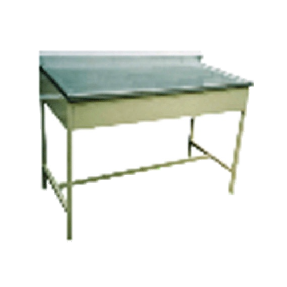 Mesa alta MSI de 120 cm con respaldo y cubierta de lámina de acero inoxidable, marca Beracah Médica, vista desde el lateral.