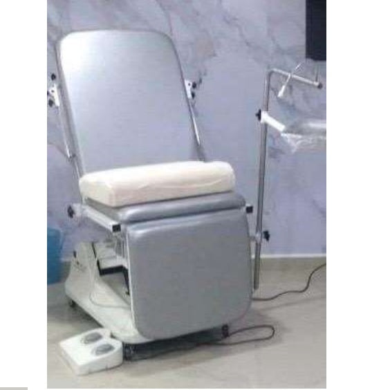 Mesa electrónica MSI para salón de belleza, con superficie brillante y controles ajustables, marca Beracah Medica.