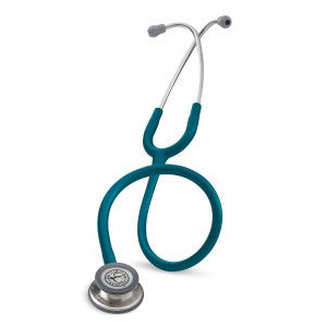 Estetoscopio Littmann Classic III azul caribeño con doble campana, para uso adulto, en detalles visibles de la pieza.