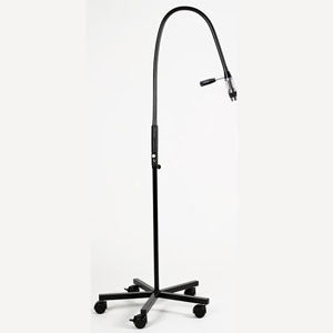 Lámpara de exploración con pedestal Ri-magic LED de Beracah Médica, con transformador de 120V, ideal para exámenes médicos.