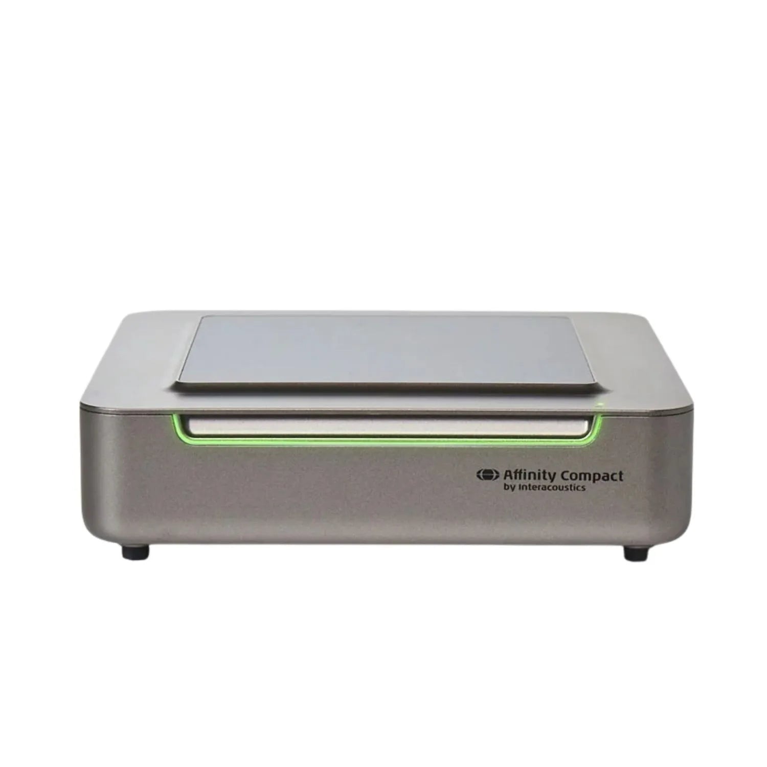 Audiómetro compacto Affinity con audiometría AC440, HIT y REM de Beracah Medica, muestra los controles y pantalla en el dispositivo.