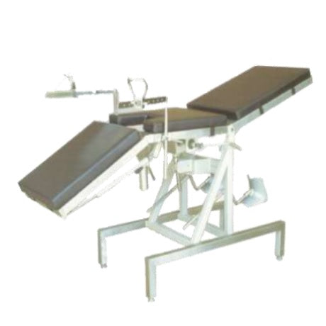 Mesa de exploración ginecológica MSI de Beracah Medica con superficie acolchada y estructura metálica robusta.