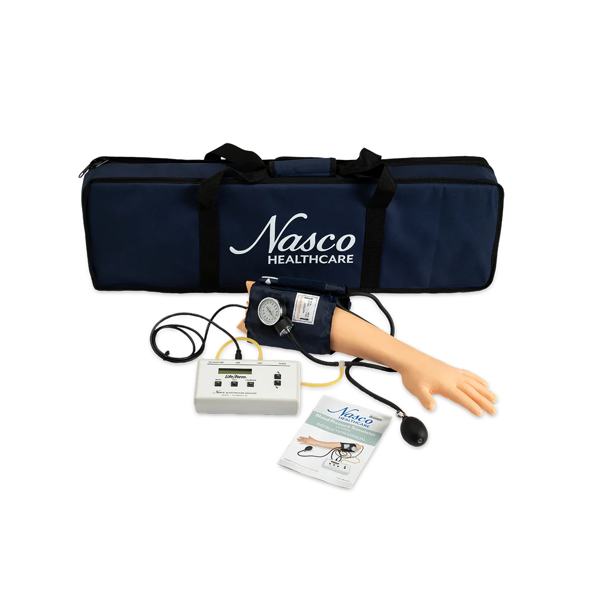Simulador de presión arterial Life/form® para entrenamiento médico, con manguito y accesorios en una imagen clara y detallada.