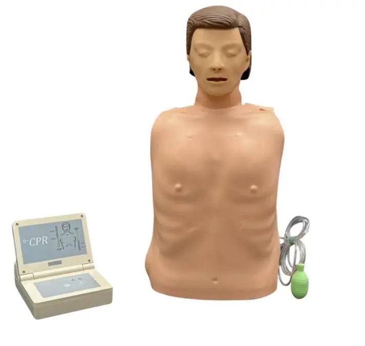 Torso para RCP con controlador de la marca Beracah Medica, simulador de entrenamiento en color gris con detalles visibles.