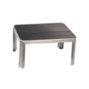 Banqueta Basic Plus Inoxidable de una sola dimensión, con peldaño robusto y acabado en acero inoxidable, ideal para espacios modernos.