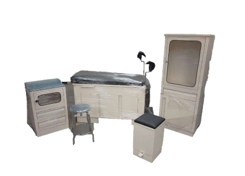 Conjunto de consultorio MSI de 5 piezas de Beracah Médica, incluye mesa, sillas y accesorios para consultas médicas.