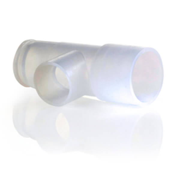 Conector en T blanco para nebulizador, accesorio de Beracah Medica, caja con 50 unidades, usado en equipos de inhalación.