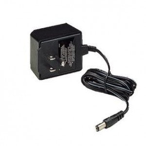 Fuente de poder Welch Allyn de Beracah Médica, cargador para equipos médicos, con cable y conector visible en la imagen.
