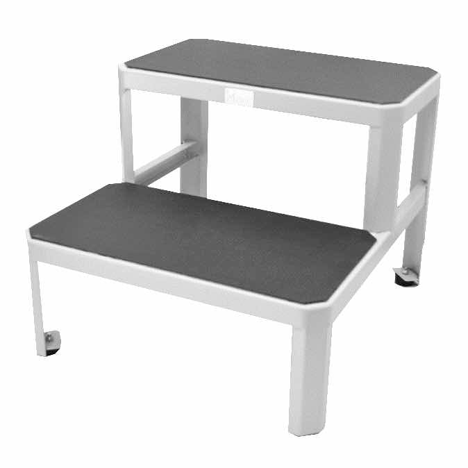Escalera de 2 peldaños esmaltada de la marca Beracah Medica, con estructura robusta y superficie brillante.