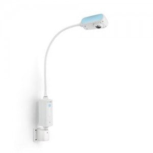 Lámpara de examen LED GS-300 de MSI con base de pared, luz brillante y ajustable para procedimientos médicos.