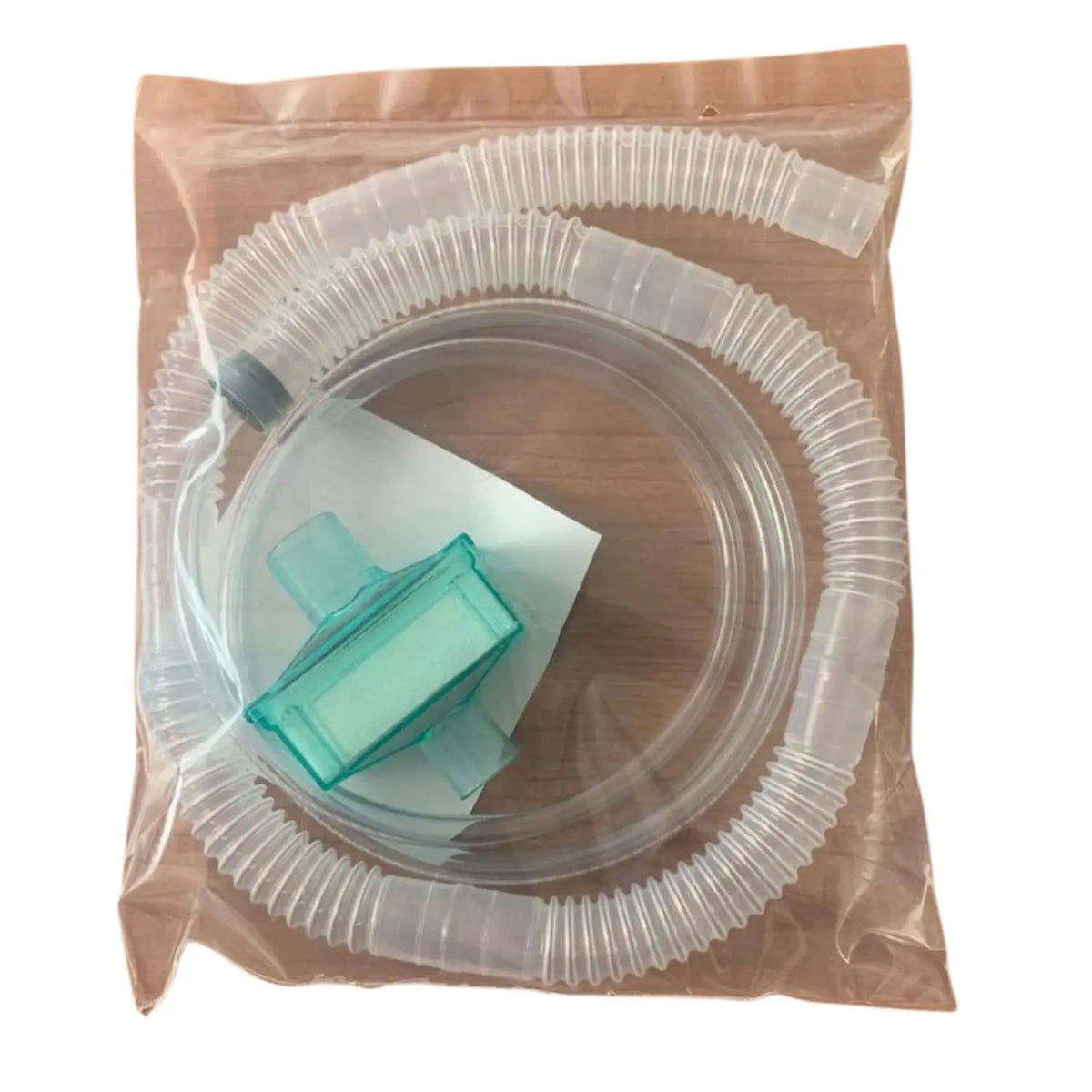 Filtro de repuesto para evacuador de humo Beracah Medica, compatible con el modelo Zeus, muestra la manguera y filtro en la imagen.