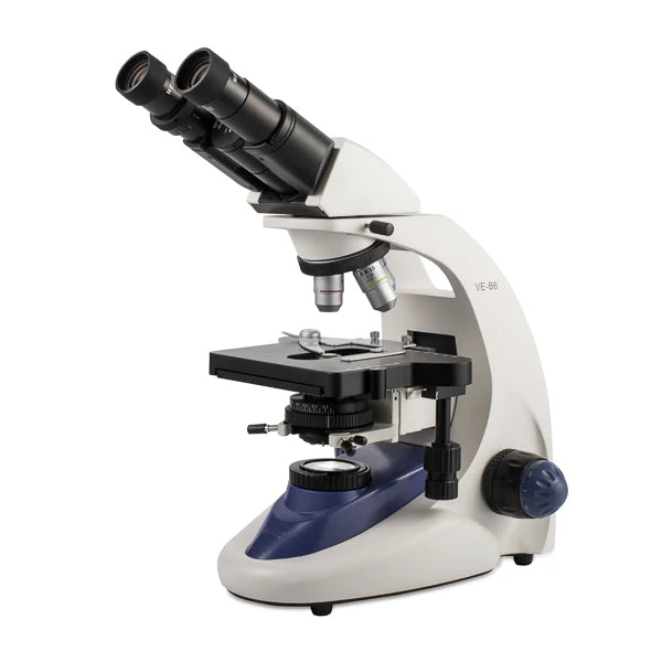 Microscopio binocular biológico Beracah Medica modelo VE-B6 con lentes y componentes visibles en la imagen.