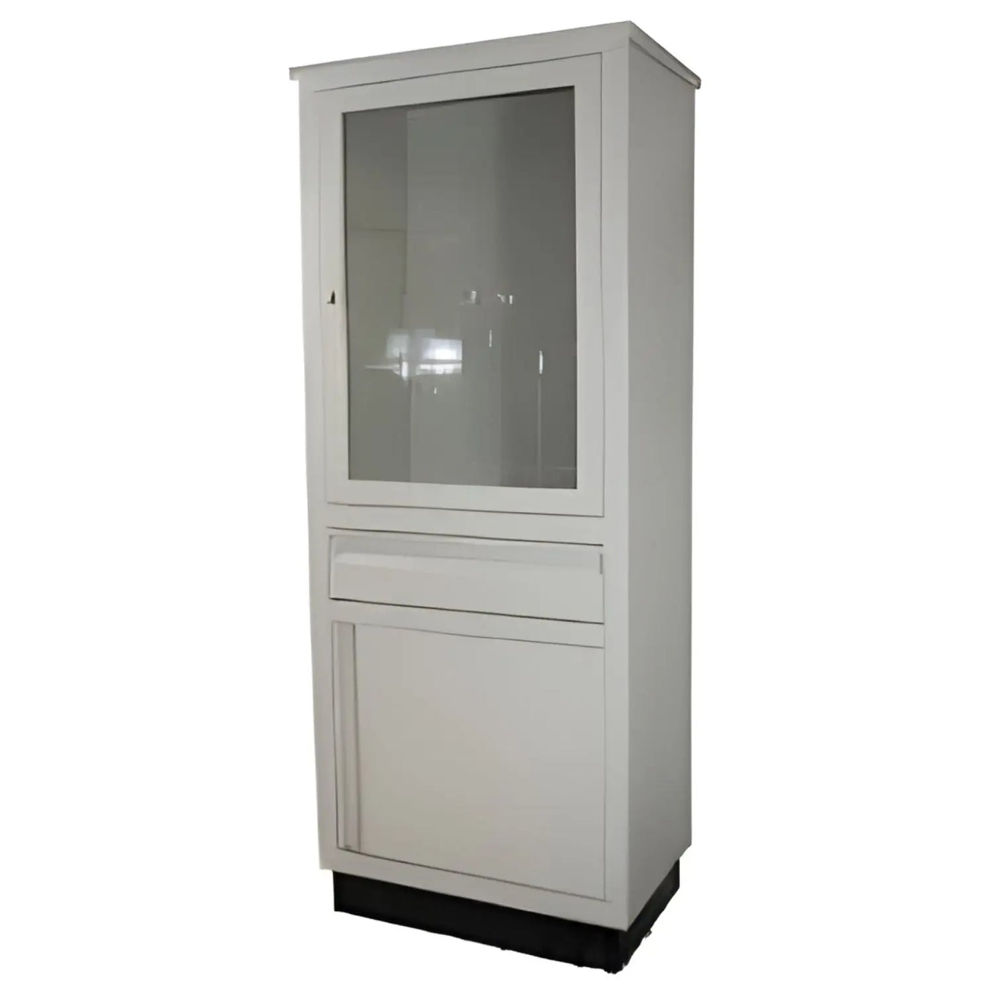 Vitrina moderna MSI de acero inoxidable cal. 20 con puertas de vidrio y estantes ajustables para exhibición médica.