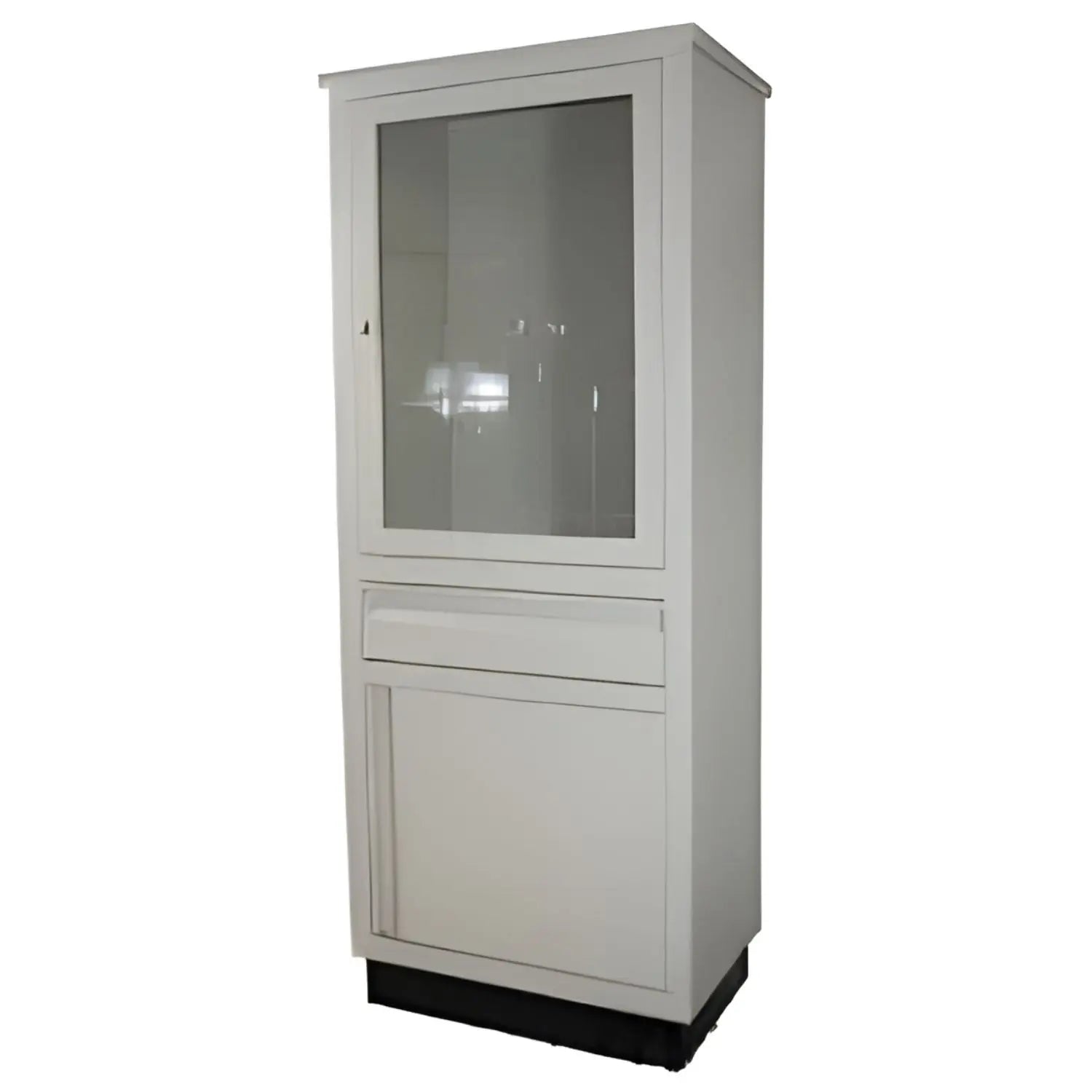 Vitrina moderna MSI de acero inoxidable cal. 20 con puertas de vidrio y estantes ajustables para exhibición médica.