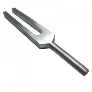 Diapason sin sordina 128C de Beracah Medica, instrumento de metal con forma cilíndrica y superficie brillante.
