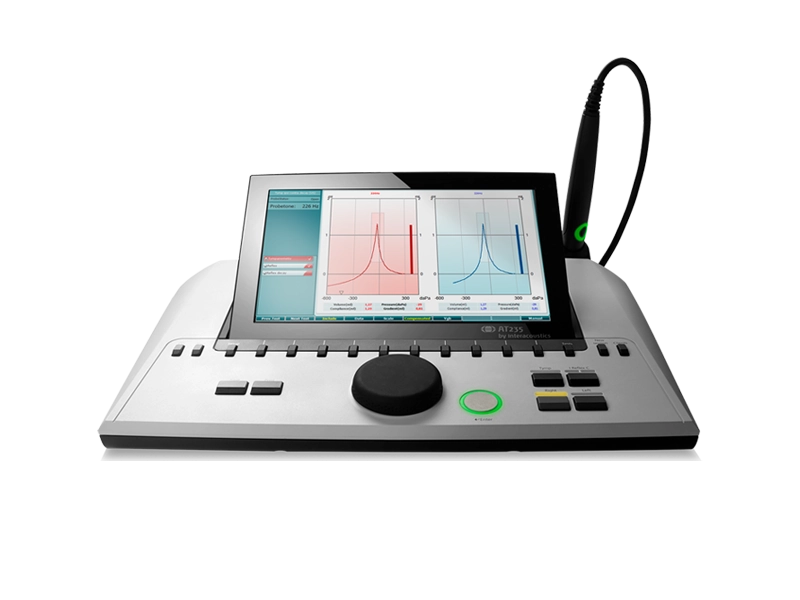 Impedanciómetro automático de oído medio Beracah Medica con sonda clínica para evaluación audiológica.