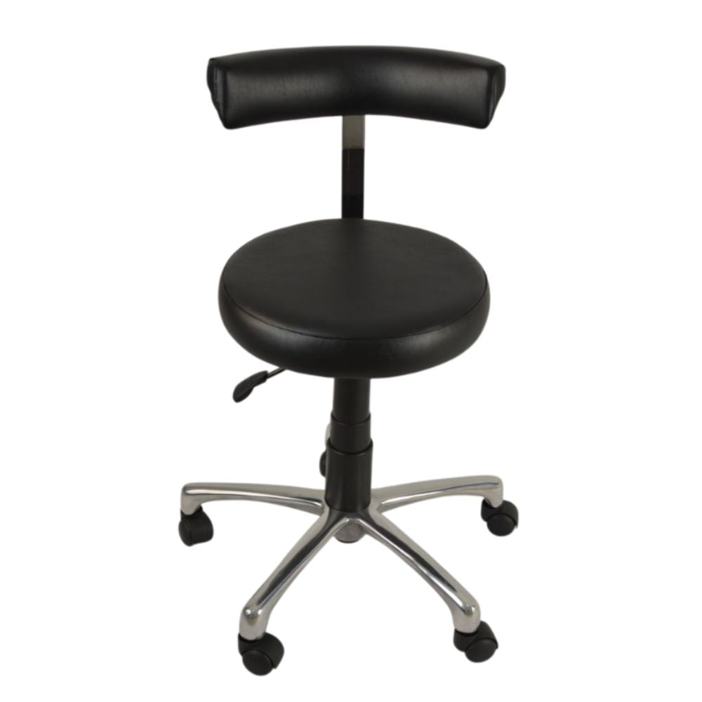 Banco médico con respaldo y pistón neumático de Beracah Médica, equipado con ruedas para facilitar el movimiento.