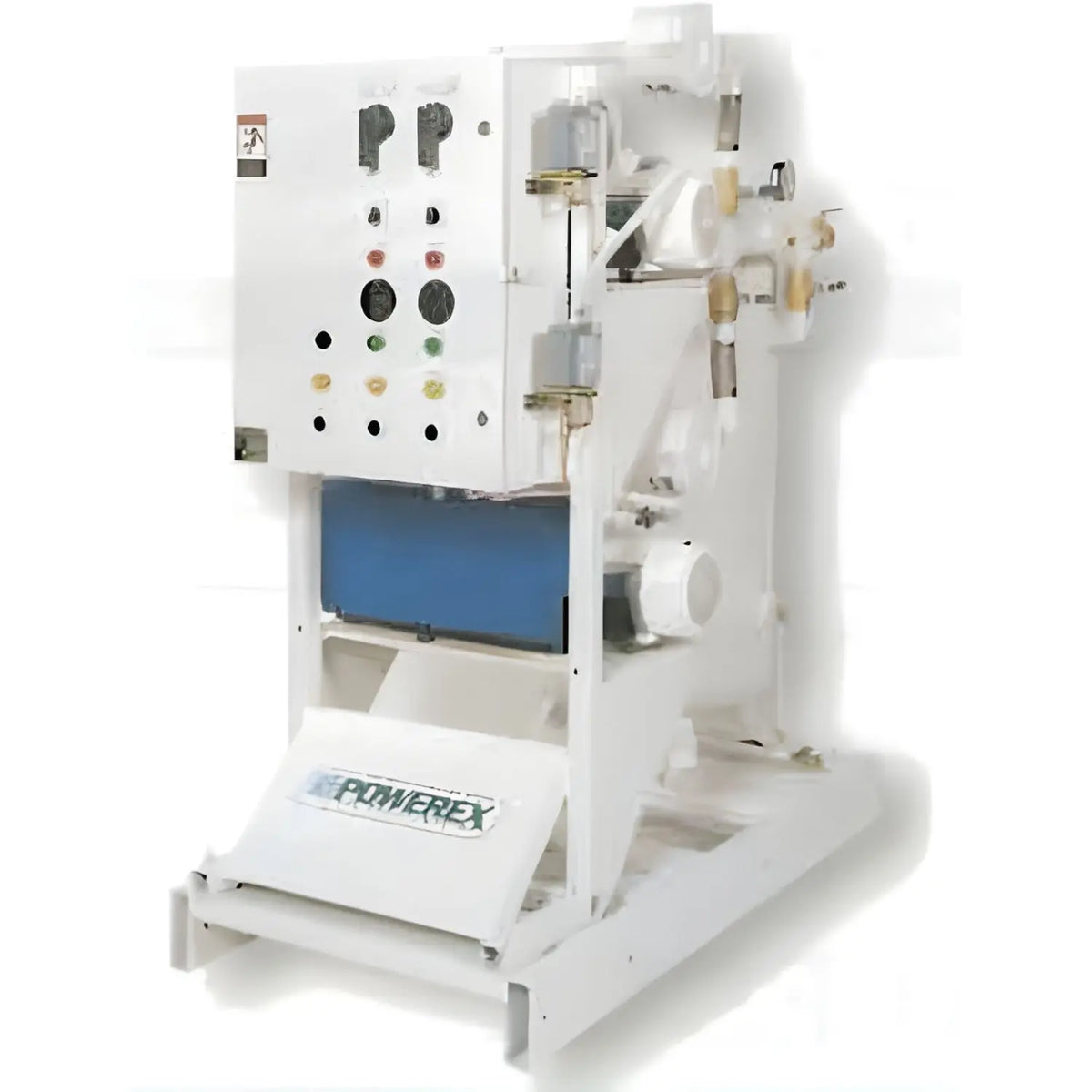 Bomba de vacío triplex de 7.5 HP para gases hospitalarios, marca Beracah Medica, con componentes y conexiones visibles.