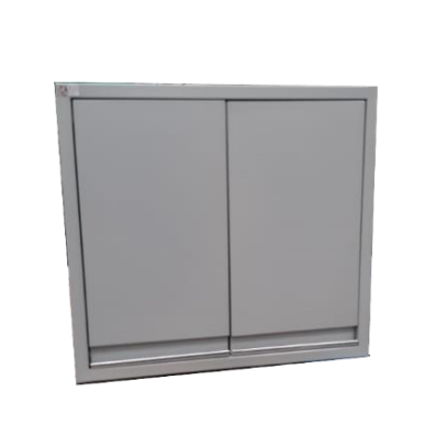 Gabinete farmacéutico vertical MSI de Beracah Medica con puertas y estantes para almacenamiento médico.