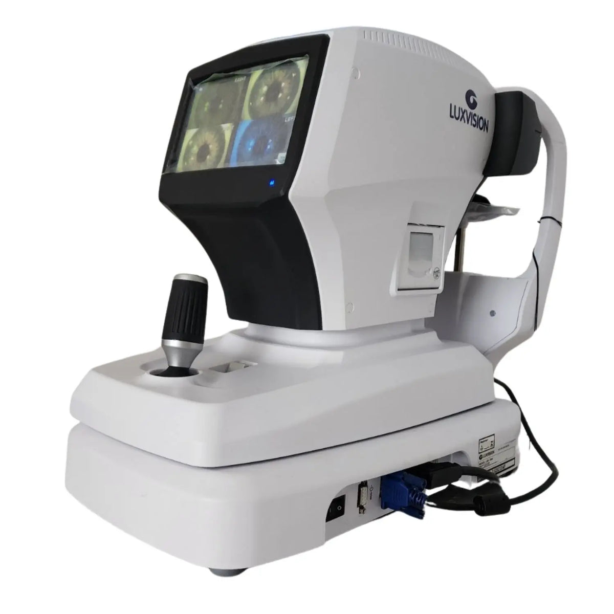 Autorefractómetro Luxvision 9800 de Beracah Medica, dispositivo óptico para medición de la visión en un entorno clínico.