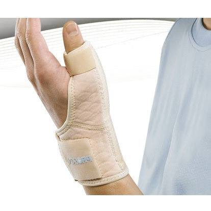 Muñequera ortopédica con pulgar y barra rígida de la marca Beracah Medica, diseñada para soporte y estabilización de la mano.