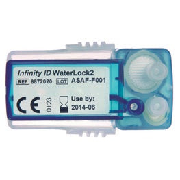 Trampa de agua Infinity® ID Waterlock 2® de Beracah Medica, caja con 12 piezas, muestra las trampas en su empaque.