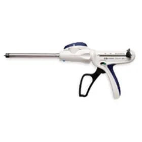 Engrapadora Endo GIA ultra universal de Beracah Medica para cirugía general, con mecanismo compacto y accesorios visibles.