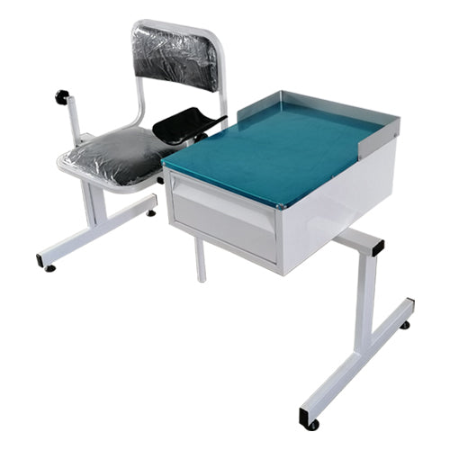 Silla para toma de muestras Beracah Medica con cajón esmaltado, asiento y respaldo acolchados en un entorno clínico.
