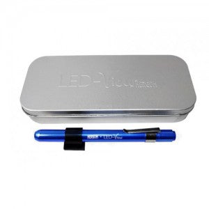 Lámpara de bolsillo para diagnóstico azul de Beracah Médica con estuche, ideal para exámenes médicos y exploraciones.