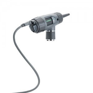 Otoscopio digital MacroView USB de Beracah Medica, muestra la cámara y pantalla del dispositivo médico para inspección de oídos.